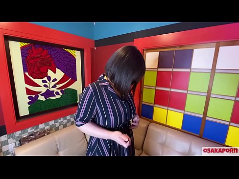 ❤️ Јапанска слатка са великим сисама мастурбира секс играчкама и доживи оргазам. Она говори у интервјуу о свом јебеном искуству. Огромне сисе и длакава маца гласно стењу. Осакапорн ❌ Супер секс код нас ❌